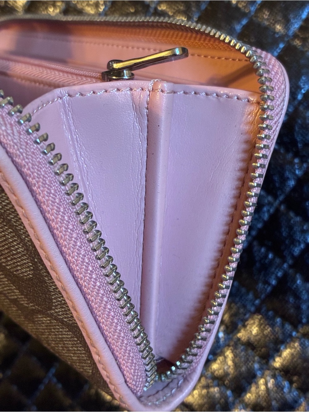 ✨ Coach Signature Canvas Wallet with Pink Trim Accordion Zip Wallet | Authentic - Picture 7 of 9